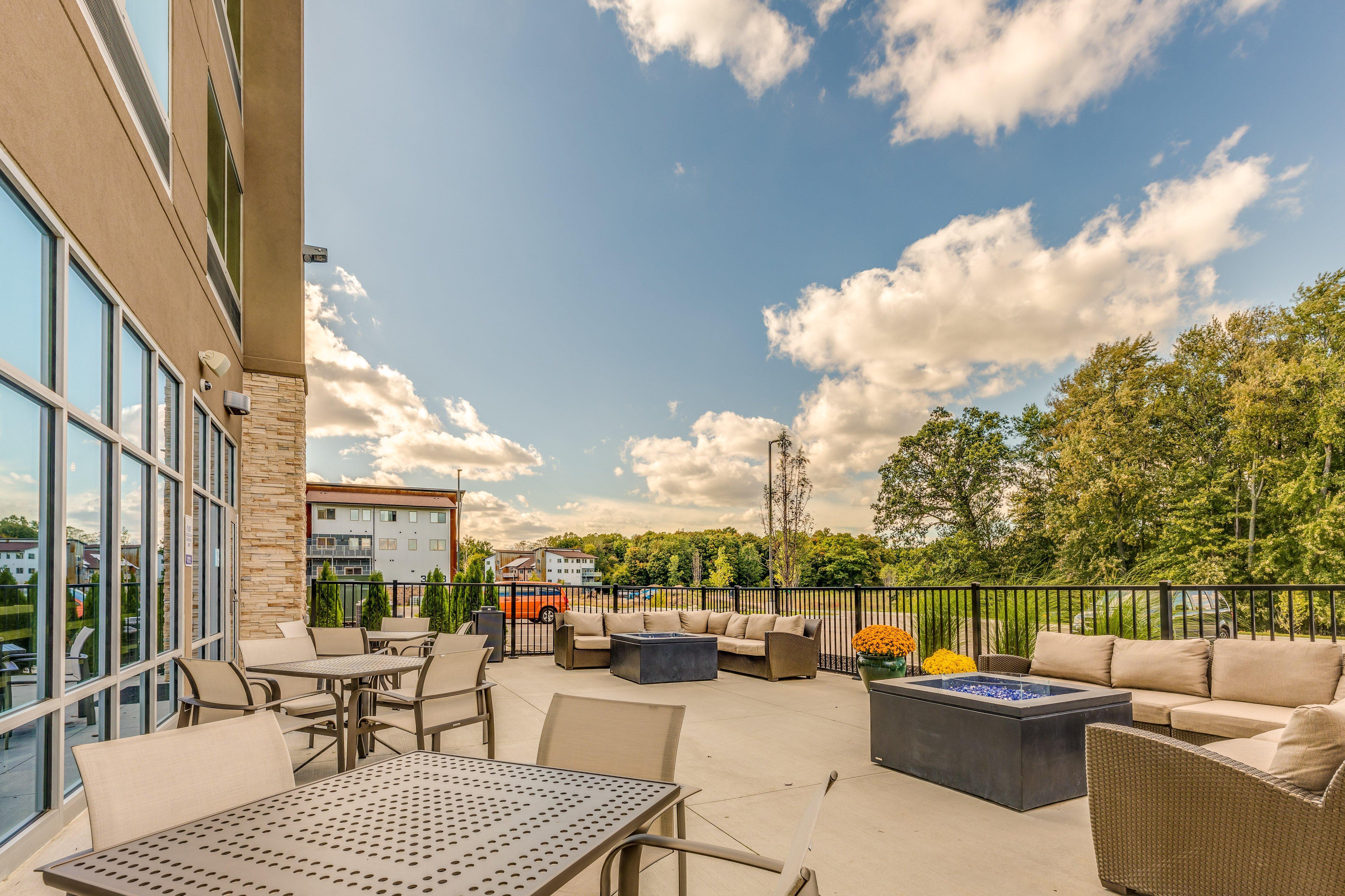 Holiday Inn Express & Suites Okemos - University Area By Ihg Exterior foto
